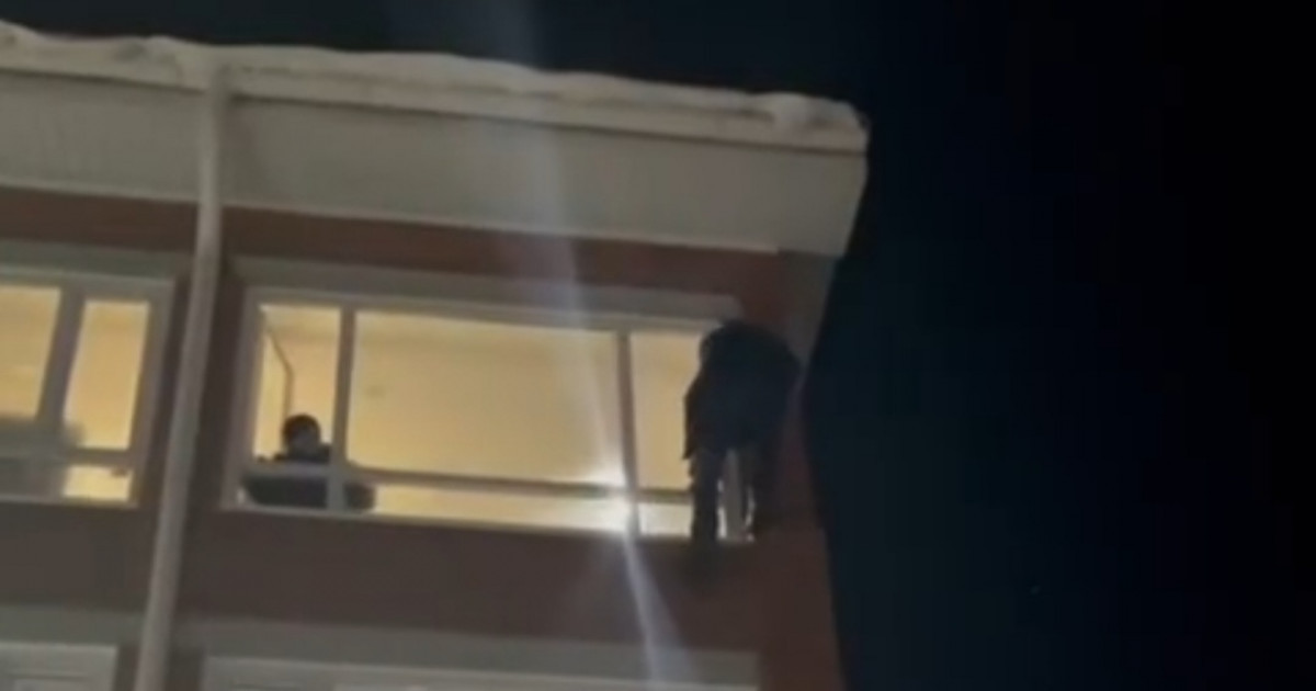 Қостанайлық құтқарушылар үш жасар баланы құтқарып, өрттің алдын алды  