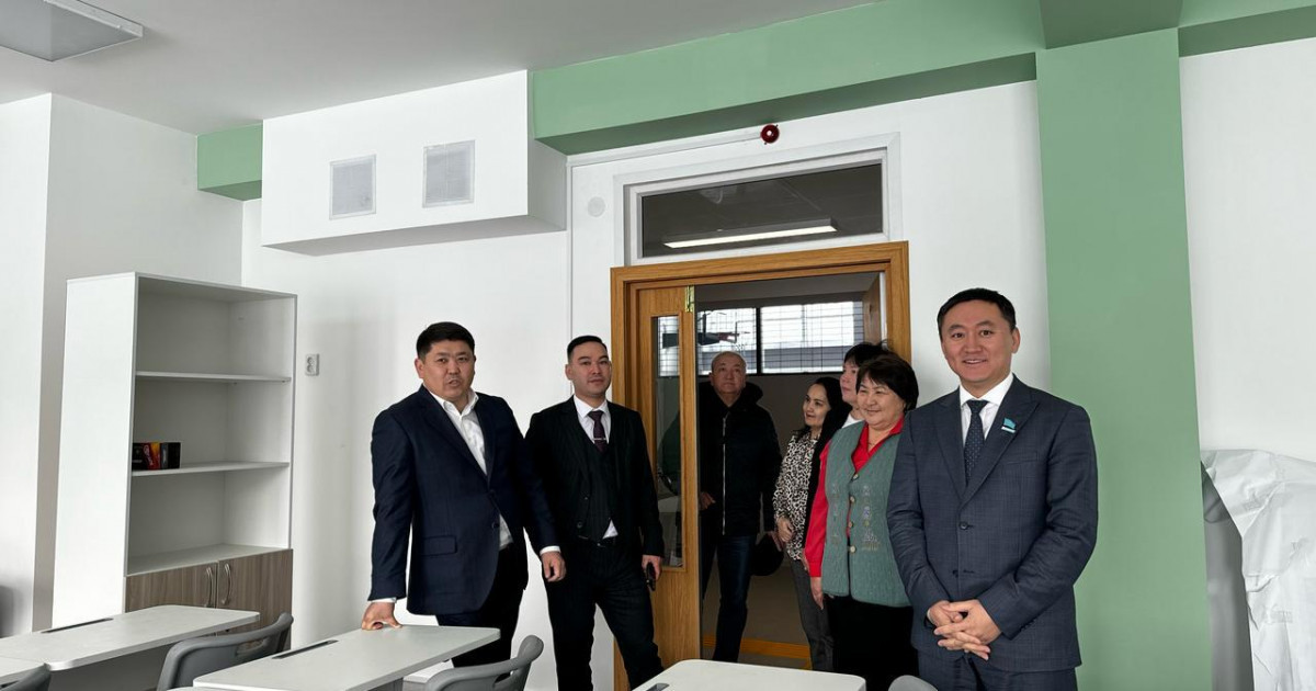 Жаңадан салынып жатқан жайлы мектепті аралап көрді