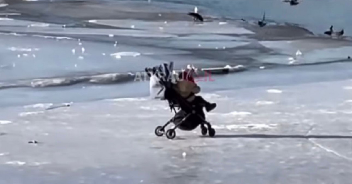 Оралда әкесі арбадағы баласын мұздың үстіне тастап кеткен