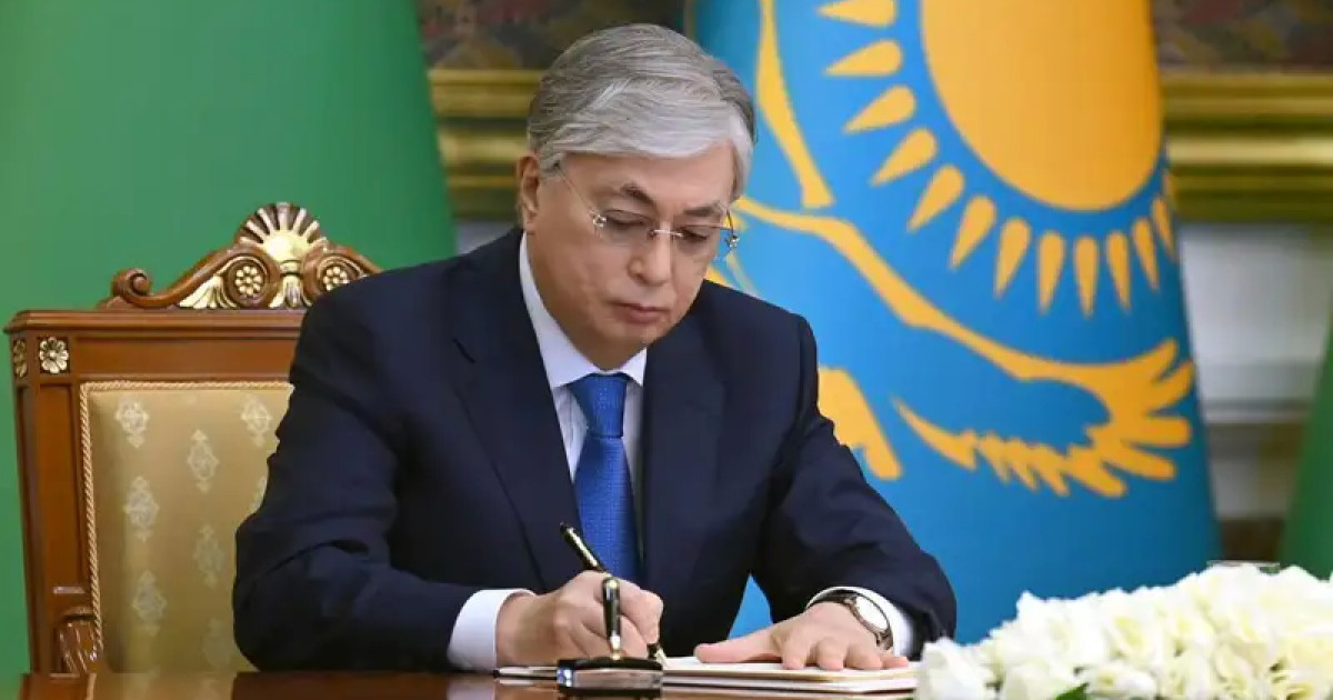 Президент бүгін екі заңға қол қойды