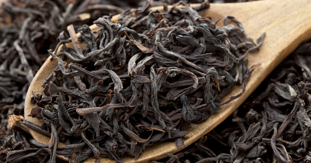 Ресейлік блогер «қазақ шайын» ұнатып, жасалу жолын көрсетті