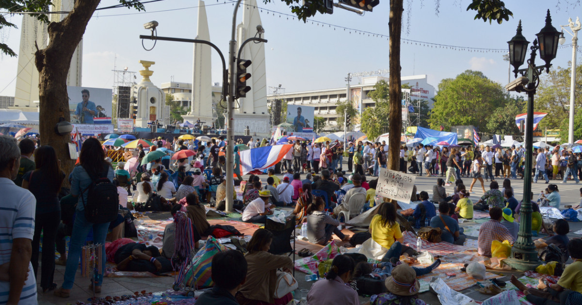 Елден қудаланған экс-премьердің Таиландтағы екі жарылысқа қатысы бар ма?