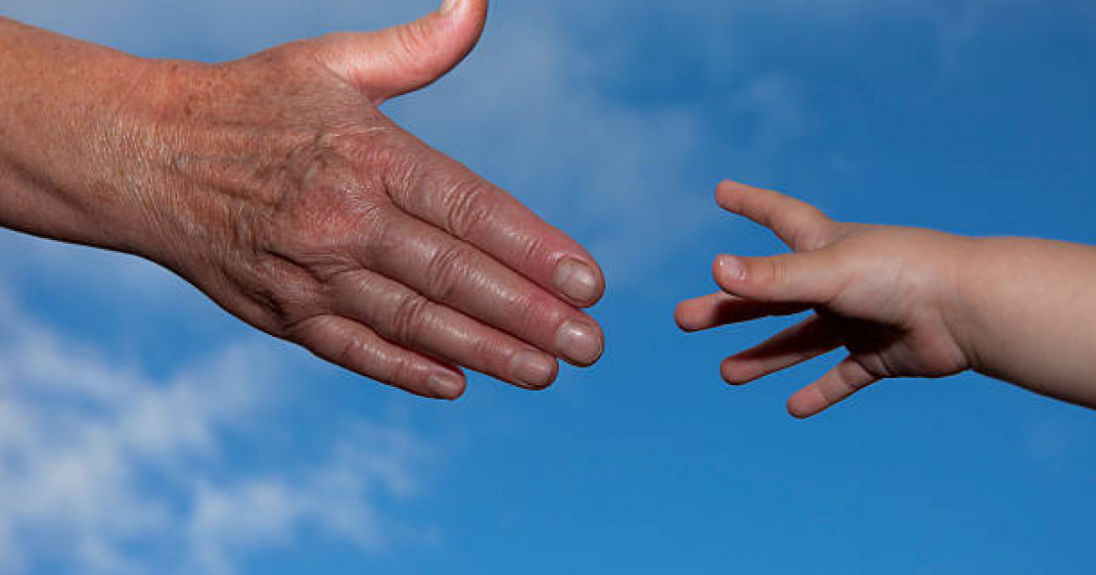 Үш жасар немересі әжесін балконда қамап қойған