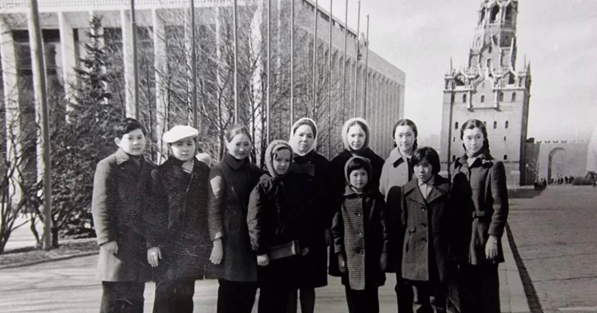 «4-сынып оқушысы»: Мақпал Жүнісова бала кездегі суретін жариялады