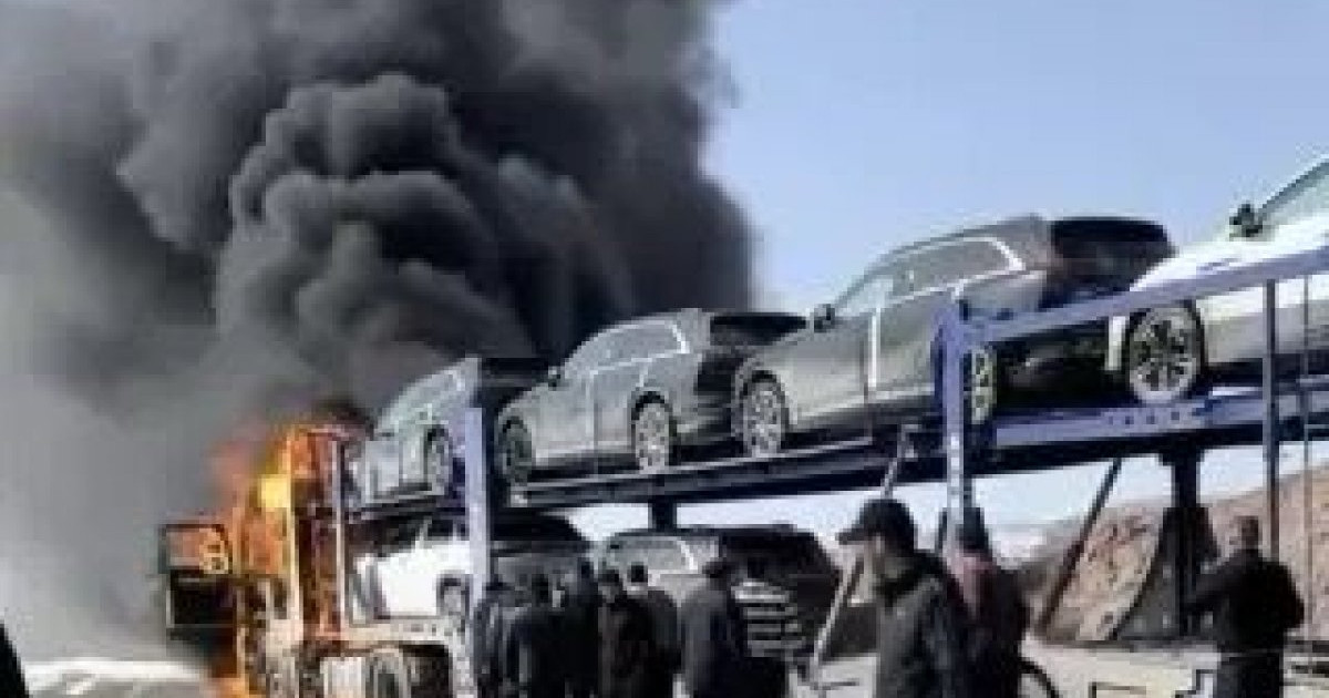 Алматы-Бішкек тасжолында жап-жаңа көліктер өртеніп жатыр