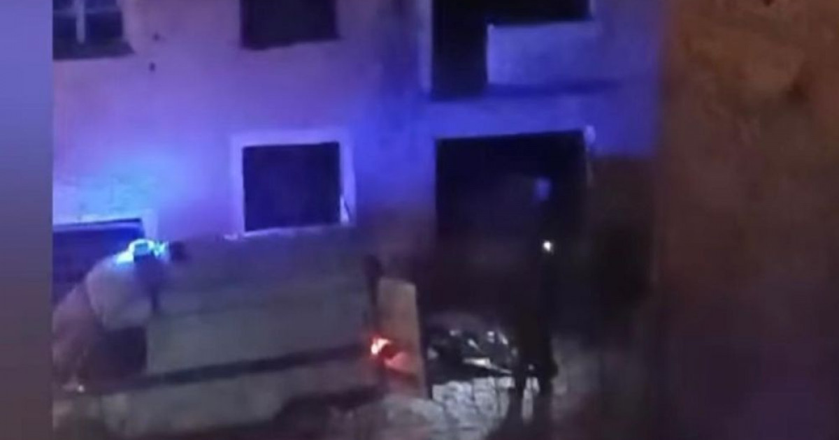 Атырауда қараусыз қалған ғимараттан ер адамның мәйіті табылды