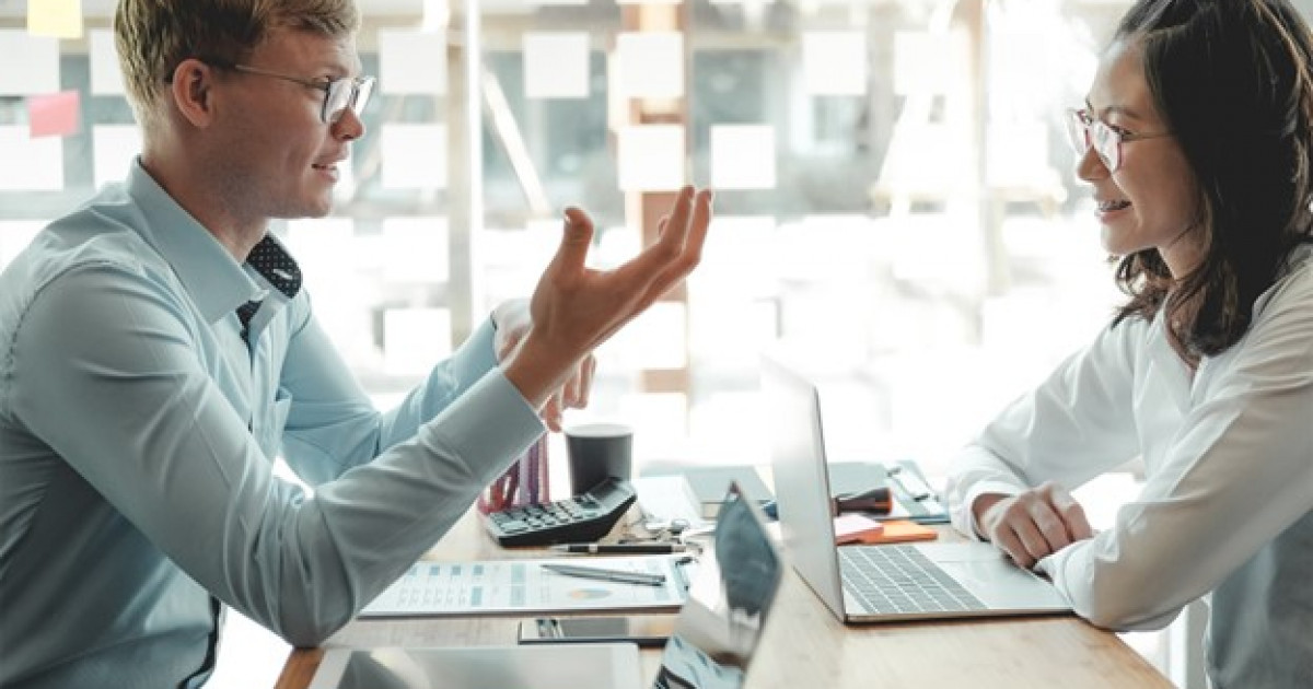 Банк басшысы неге бейәдеп сөйледі?