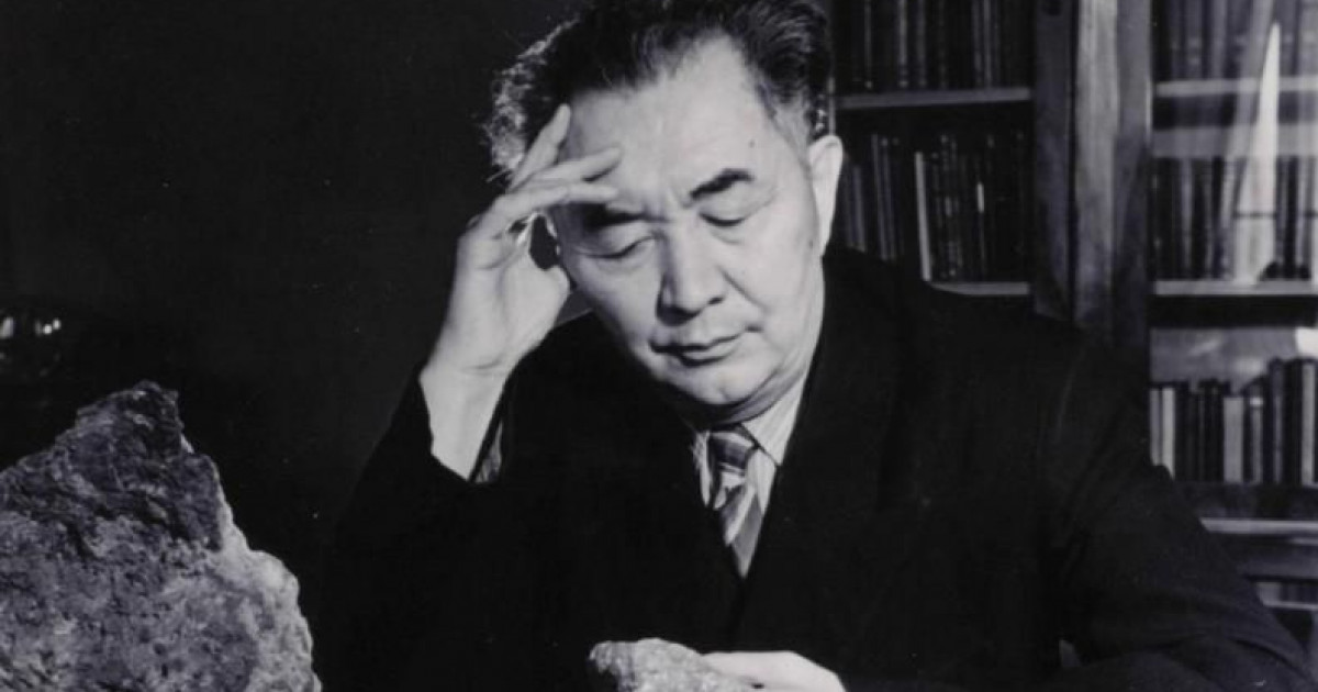 «Бірге кітап оқиық!»: Оқырманға Қаныш Сәтбаев жайлы кітапты оқуды ұсынды