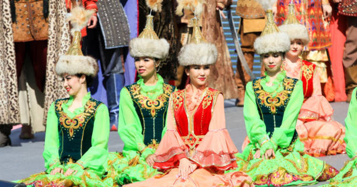 Елорда жастары Ұлттық киім күнін ерекше форматта атап өтті