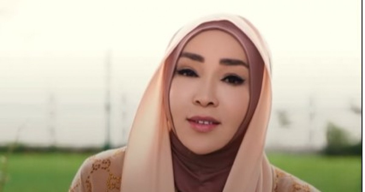 «Иттің баласы, аузыңды жап...»: Айнұр Тұрсынбаева балаға ауыр сөз айтатын ата-аналарға ескерту жасады