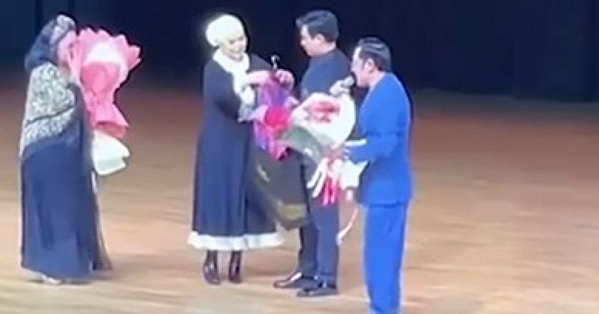 «Қайрат Нұртас сияқты ертіп жүрсем, несі жаман?!»: Нұржан Төлендиев біраз жылдан кейін әйелін сахнаға шығарды