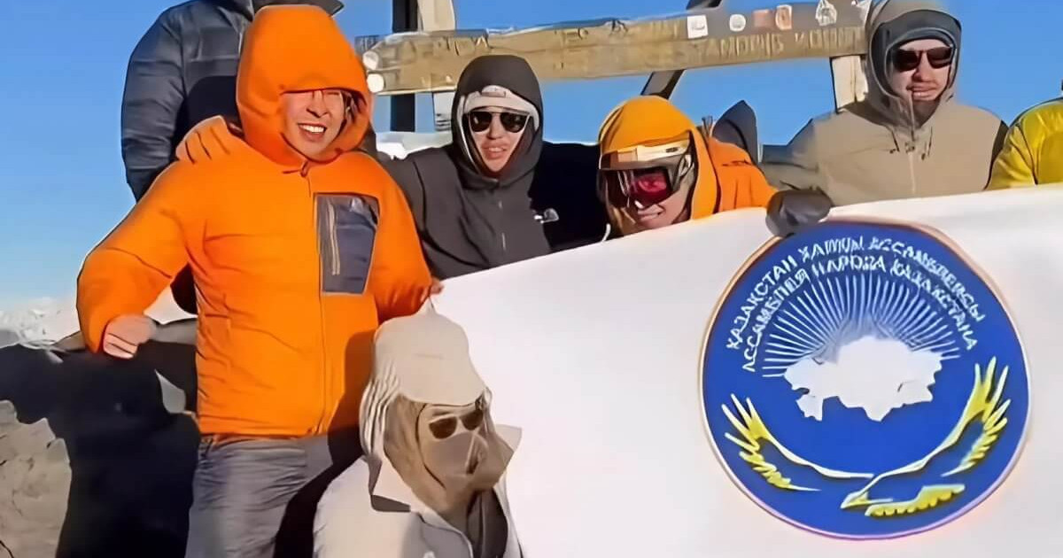Қазақстандық альпинистер Килиманджаро шыңын бағындырды