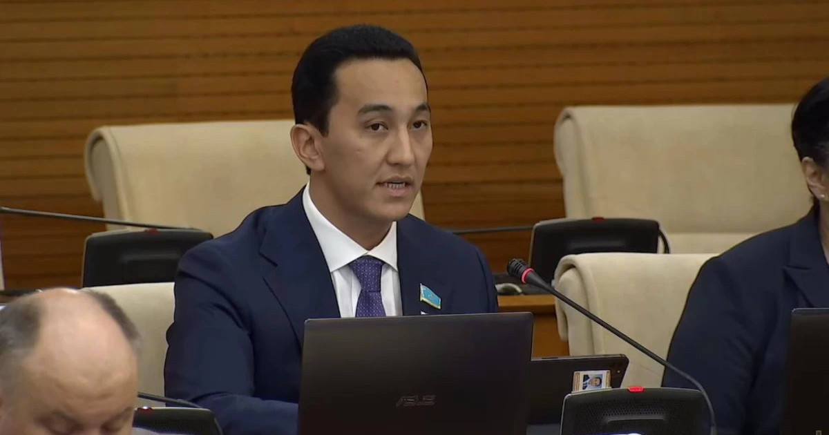 Қазақстандықтар кітап оқуға жылына небәрі 65 сағатын арнайды – Мәжіліс депутаты