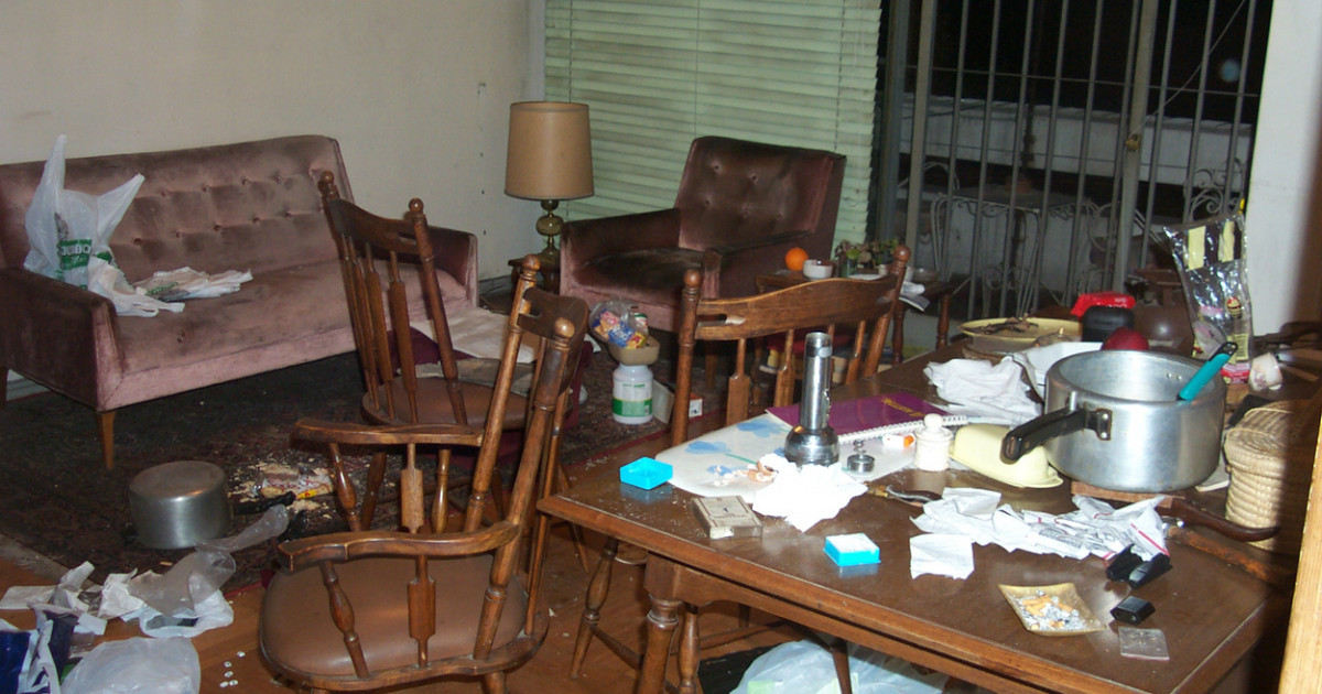 Қоқысқа толы пәтер ішінен шақалақтың денесі табылды