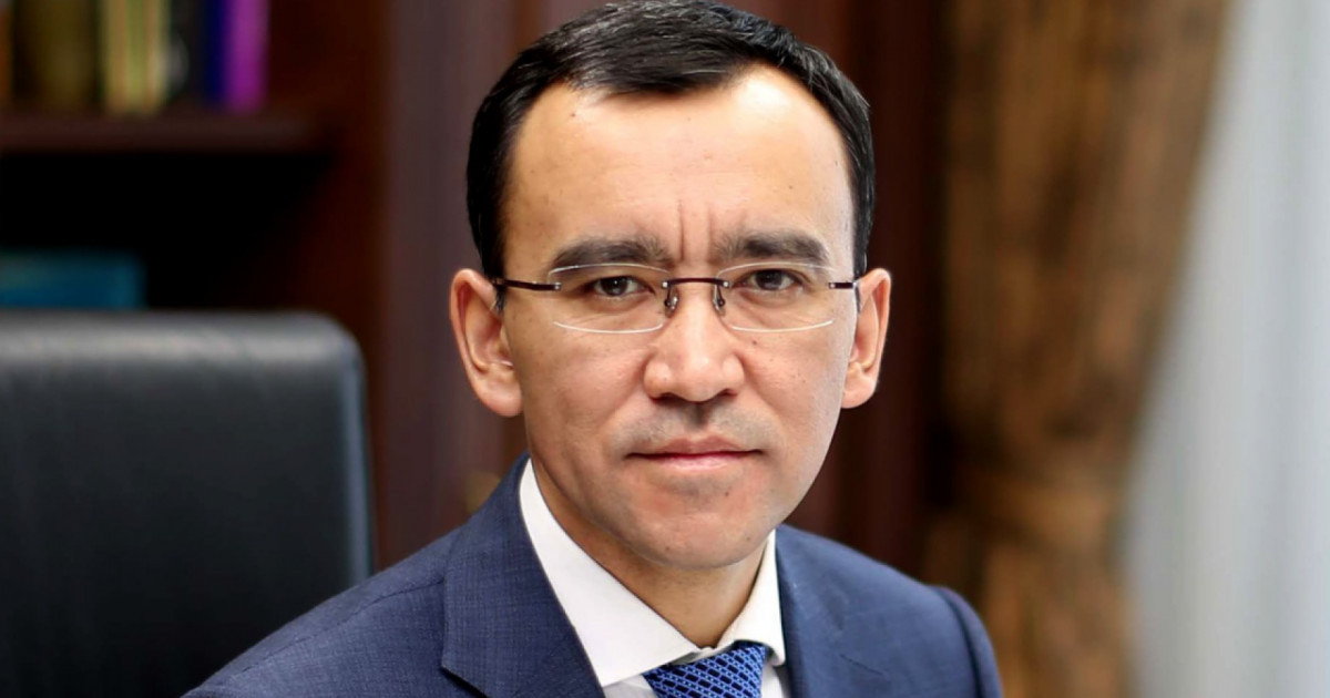 Мәулен Әшімбаев: Әрдайым көктемдей құлпырып жүре беріңіздер!