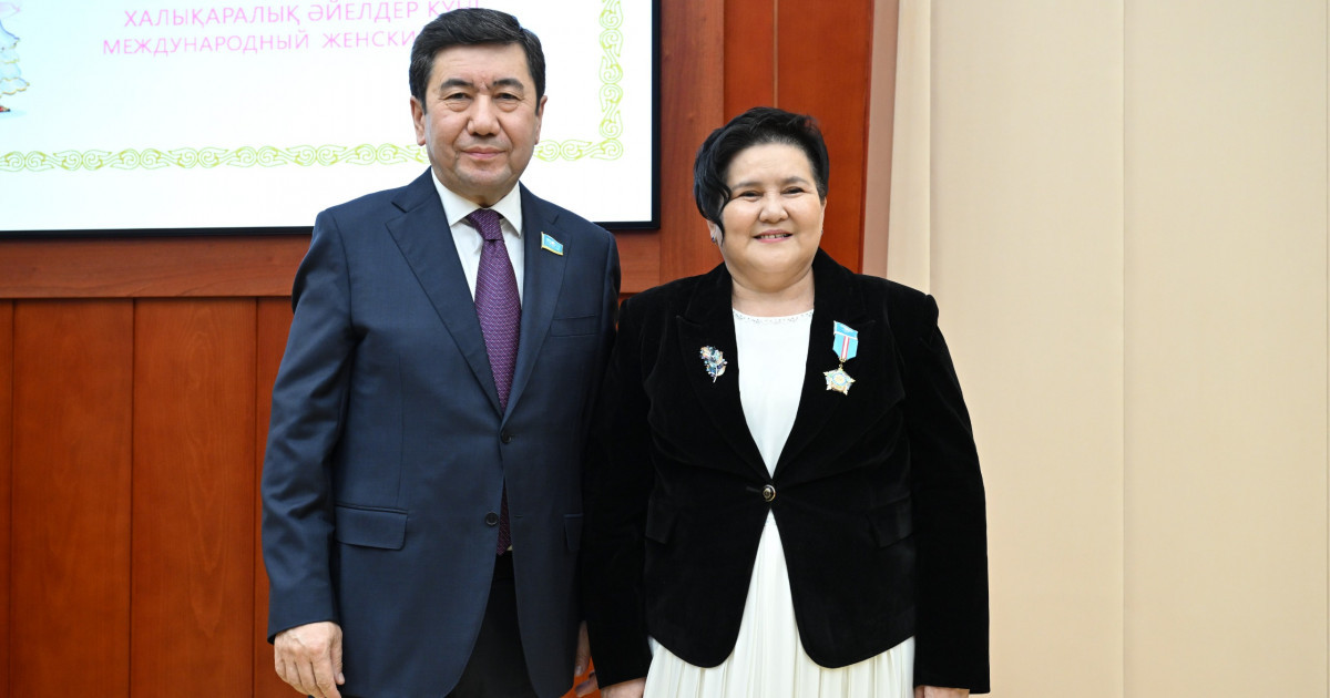 Мәжіліс Спикері әйел депутаттарды көктем мерекесімен құттықтады