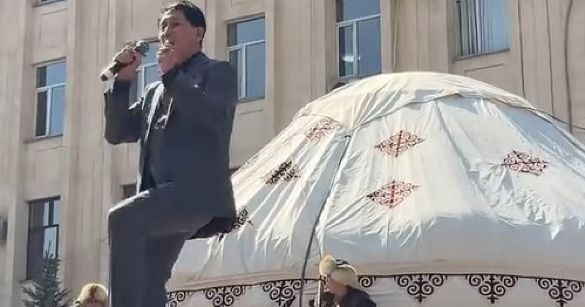 Әнші Құдайберген Бекіш билеймін деп сынға қалды (Видео)