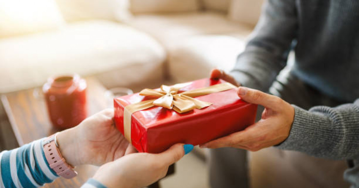 Отандық жұлдыздар: Qanay мен Шерхан Пірназар келіншектеріне 8 наурызға не сыйлайтынын айтты