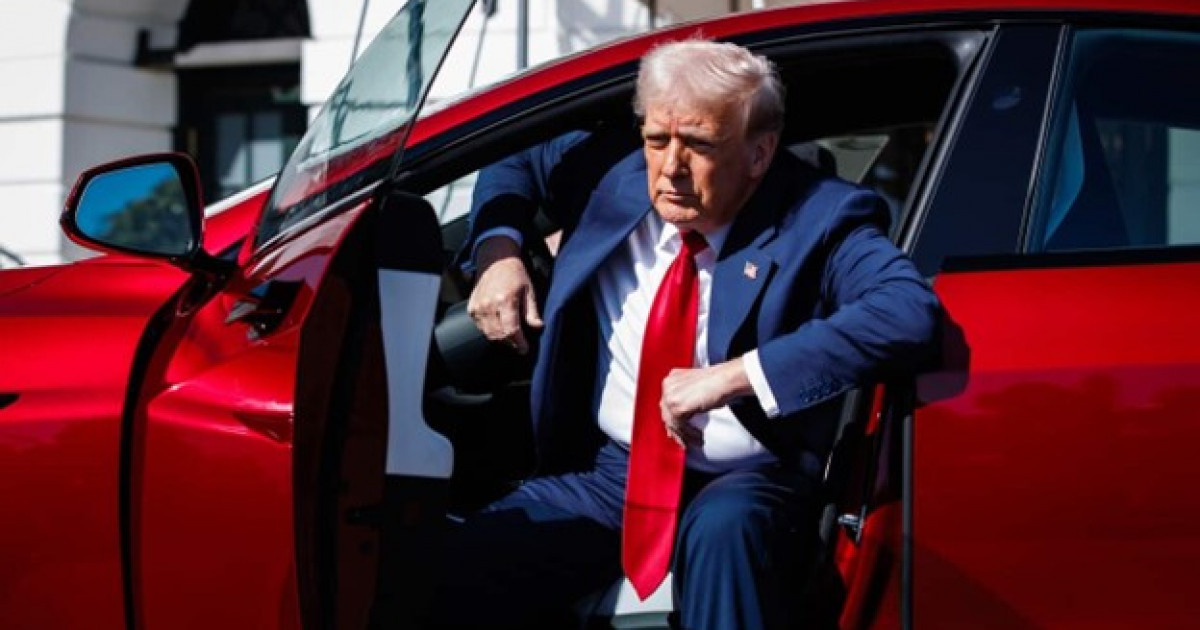 Президент уәдесін орындап, кеше Tesla Model S көлігін сатып алды (ВИДЕО)