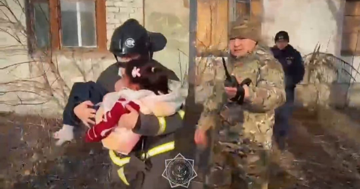 Семейде өрт сөндірушілер 7 жасар қызды аман алып қалды (видео)