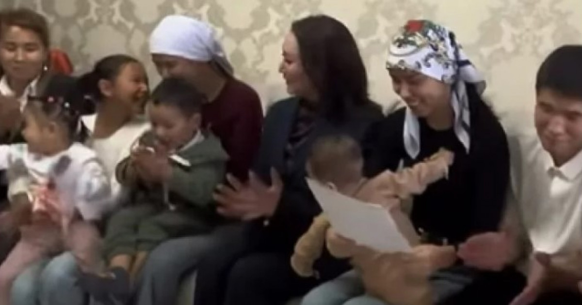 Шымкентте анасынан айырылған жеті бала баспаналы болды