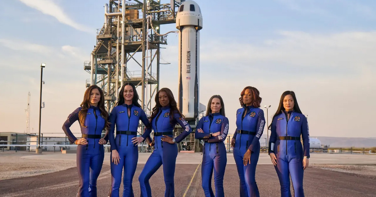 Алғаш рет тек әйелдерден құралған экипаж ғарышқа ұшты