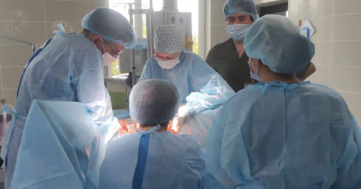 Алматыда хирургтар тікелей эфирде операция жасады