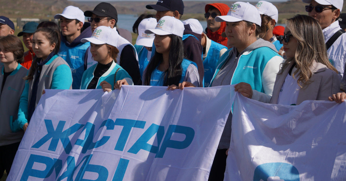 «AMANAT»: Белсенділер Іле өзені бойынан 30 тонна қоқыс шығарды