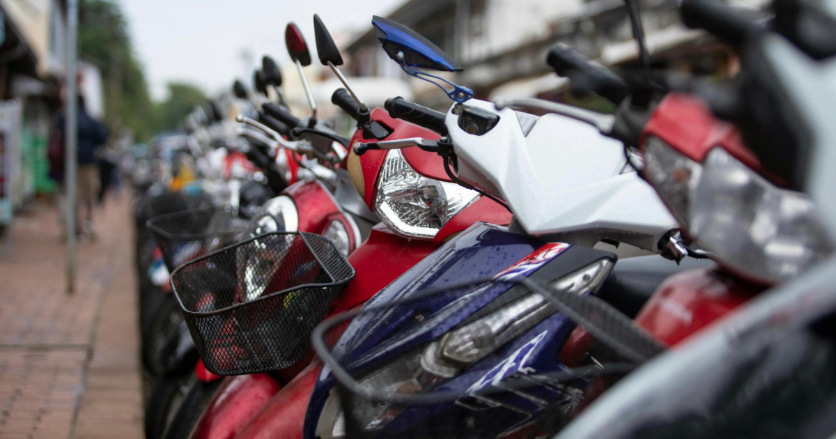 Бүгіннен бастап тіркелмеген мопедтер айып тұрағына қойылады