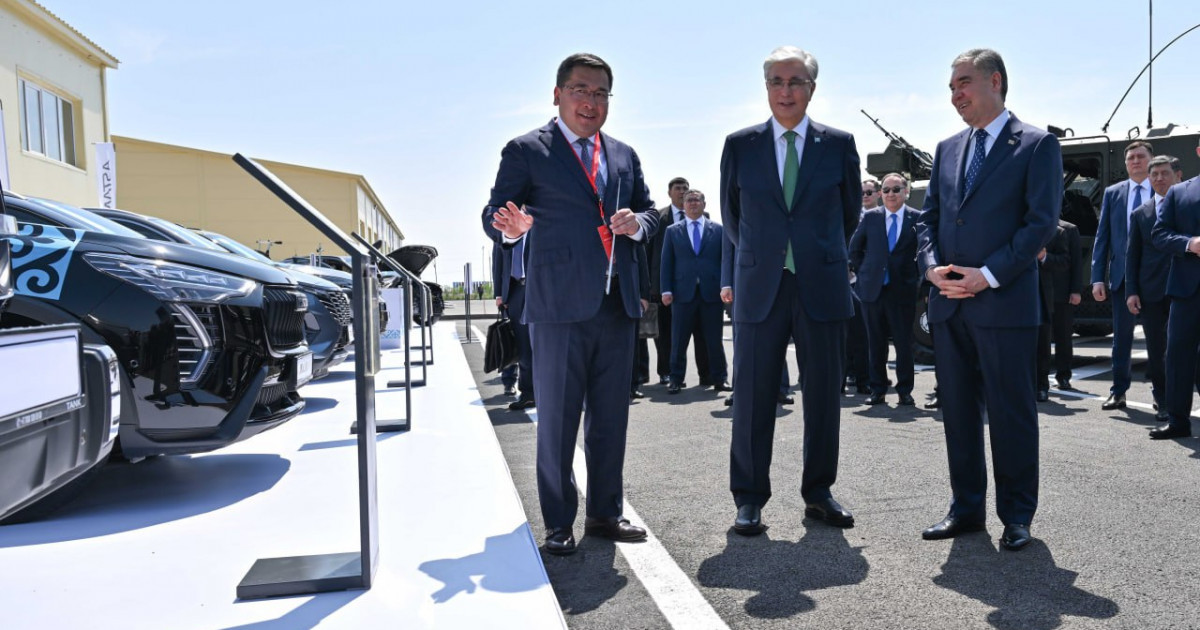 Қасым-Жомарт Тоқаев пен Гурбангулы Бердімұхамедов өнеркәсіп көрмесіне барды