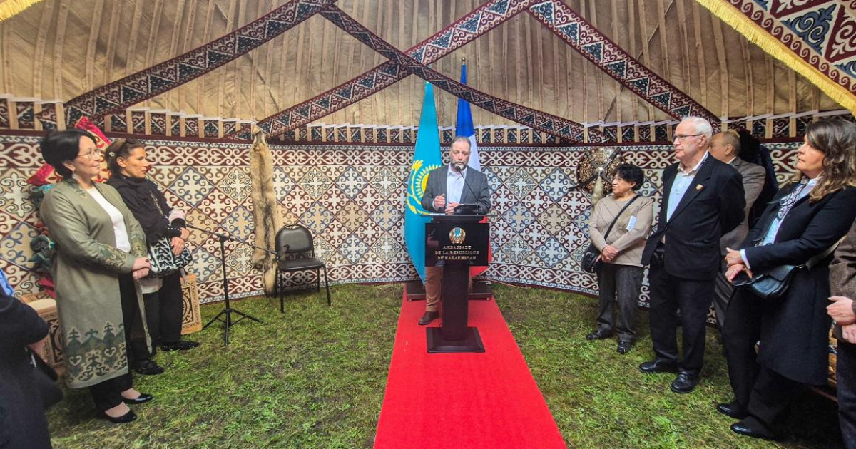 «Қазақстан» туристік гиді «Amazon» және «Fnac» платформаларына сатылымға шықты