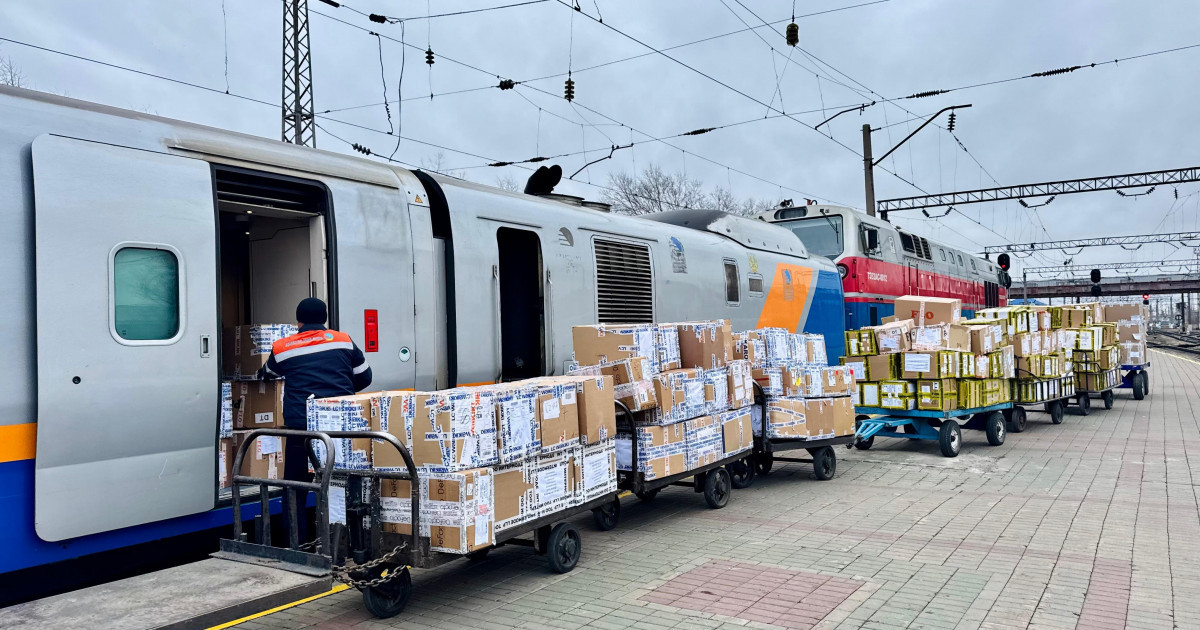 Қазақстанда алғашқы рет жүк тасымалы жолаушылар пойыздары арқылы жүзеге асырылды