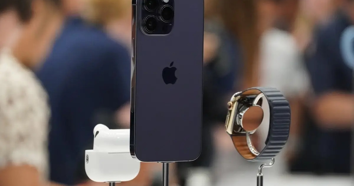 Кеден қызметі iPhone-ға салынатын баж салығы 12,5 есе төмендегенін жариялады. Смартфон арзандай ма?