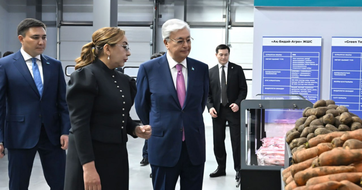 Президент ауыл шаруашылығы өнімдерінің көрмесін аралап көрді