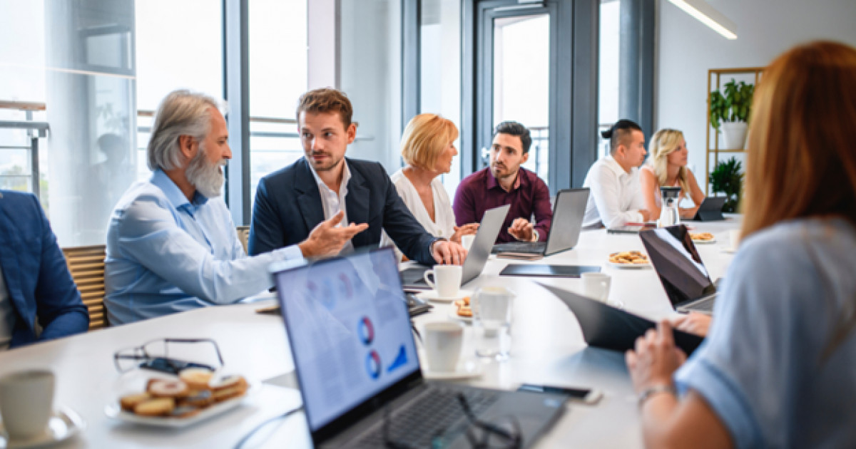 Президент пен миллиардердің арасы неге суып барады?