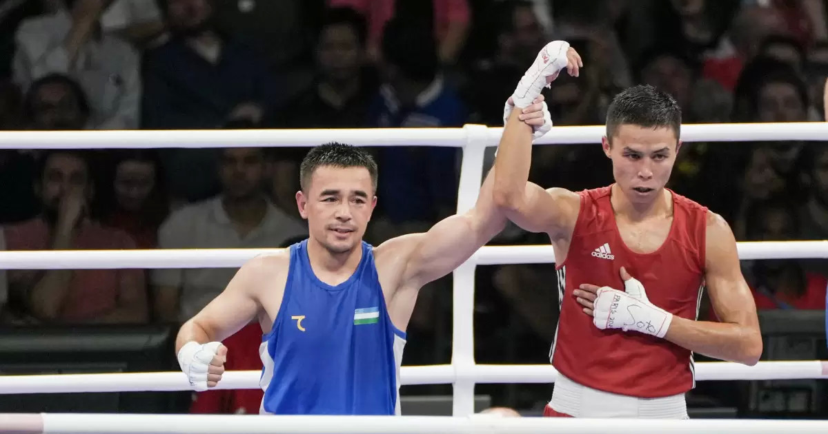 Сәкен Бибосынов өзбек боксшысы Дусматовты жеңіп, финалға шықты