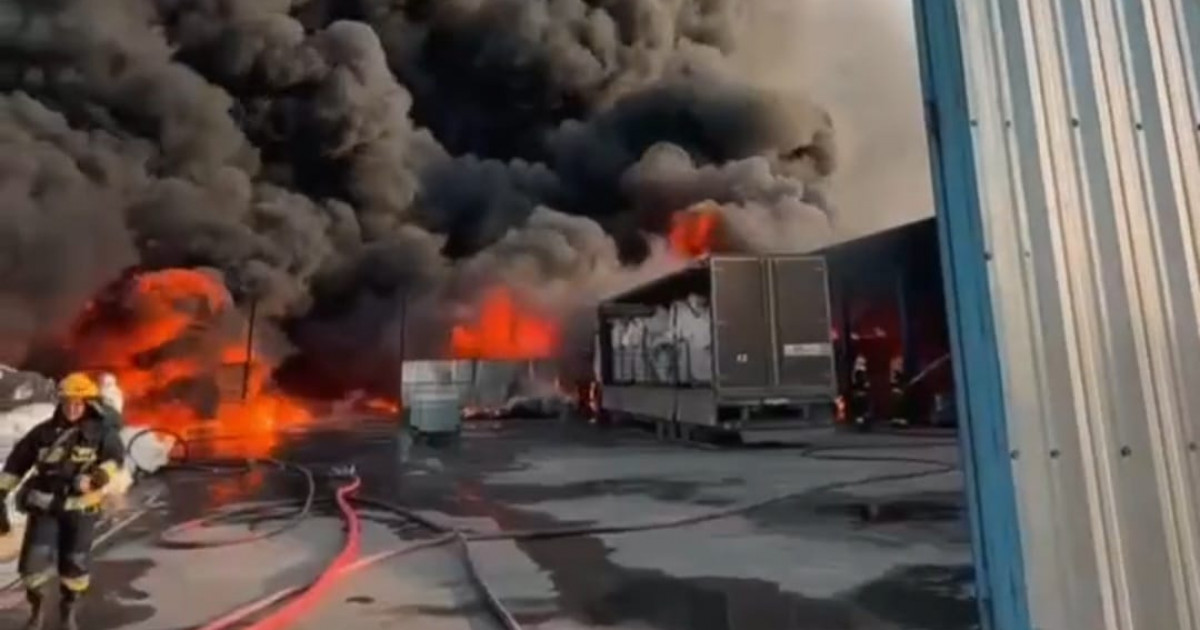 Талдықорғанда пластик өңдеу цехы өртке оранды