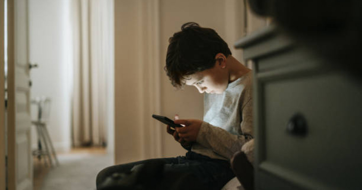 Телефонға тәуелді жеткіншектер стресске бейім келеді