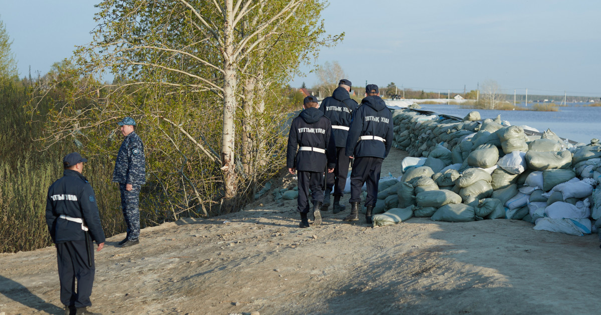 Ұлттық ұлан сарбаздары Солтүстік Қазақстанда су басқан аймақты күзетеді