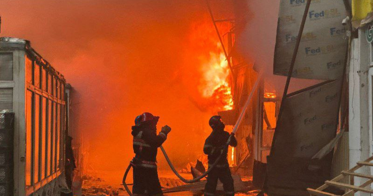 Астанада базар аумағындағы қойма өртке оранды (видео)