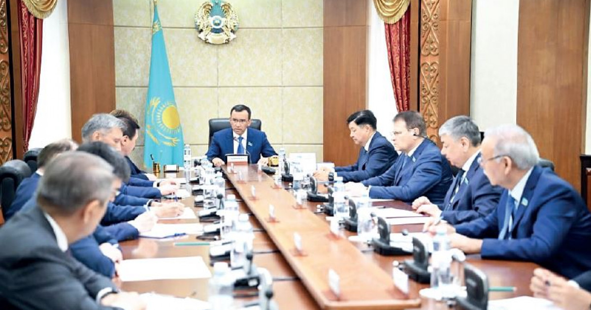 Депутаттар 15 мамыр күні өтетін Сенат отырысының күн тәртібін бекітті