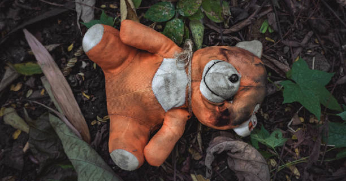 «Қоғамға қайта қосылғанын қалаймын»: екі баласын тұншықтырып өлтірген әйелге қатысты сот басталды