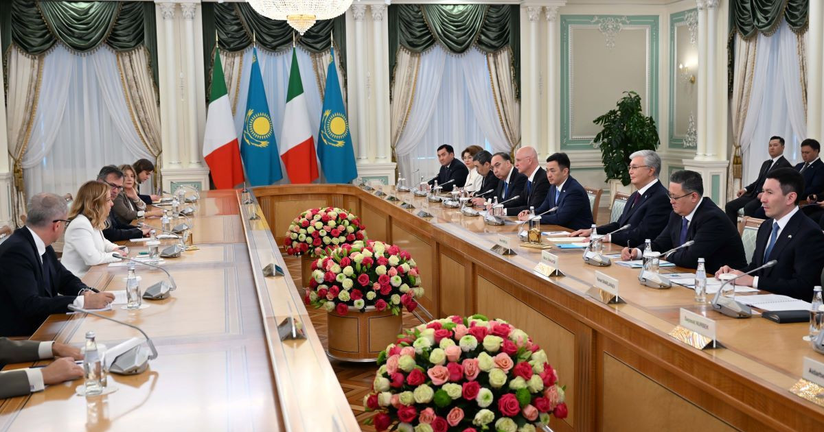 Кеңейтілген құрамда келіссөз жүргізді