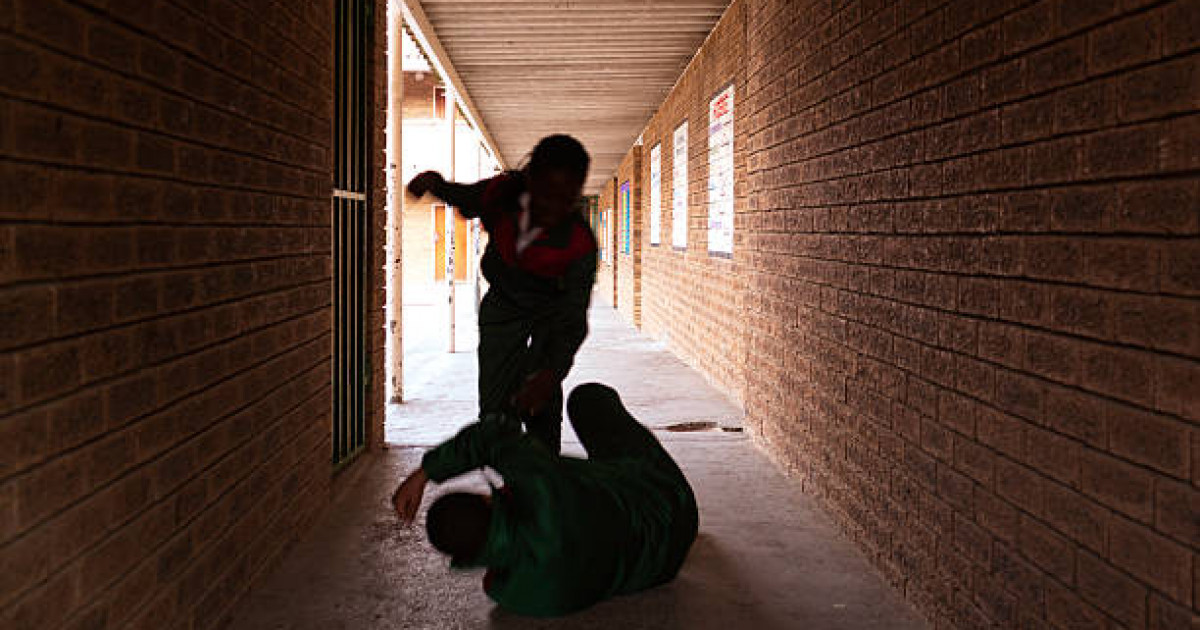 «Көшеде мәз болып жүр»: Ақтөбе облысының тұрғыны баласын ұрғандарды қатаң жазалауды сұрады