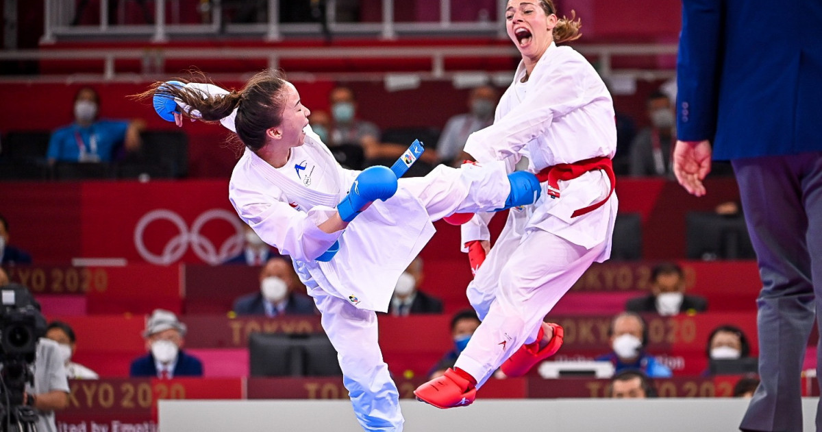 Мөлдір Жаңбырбай жаттығуға кішкентай қызымен келді (видео)