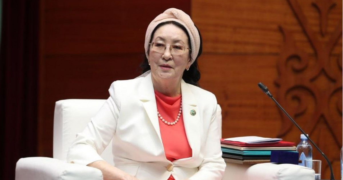 Поэзия этикасы немесе «Шомылып жатқан қыз ғой, ұят болады» позициясы