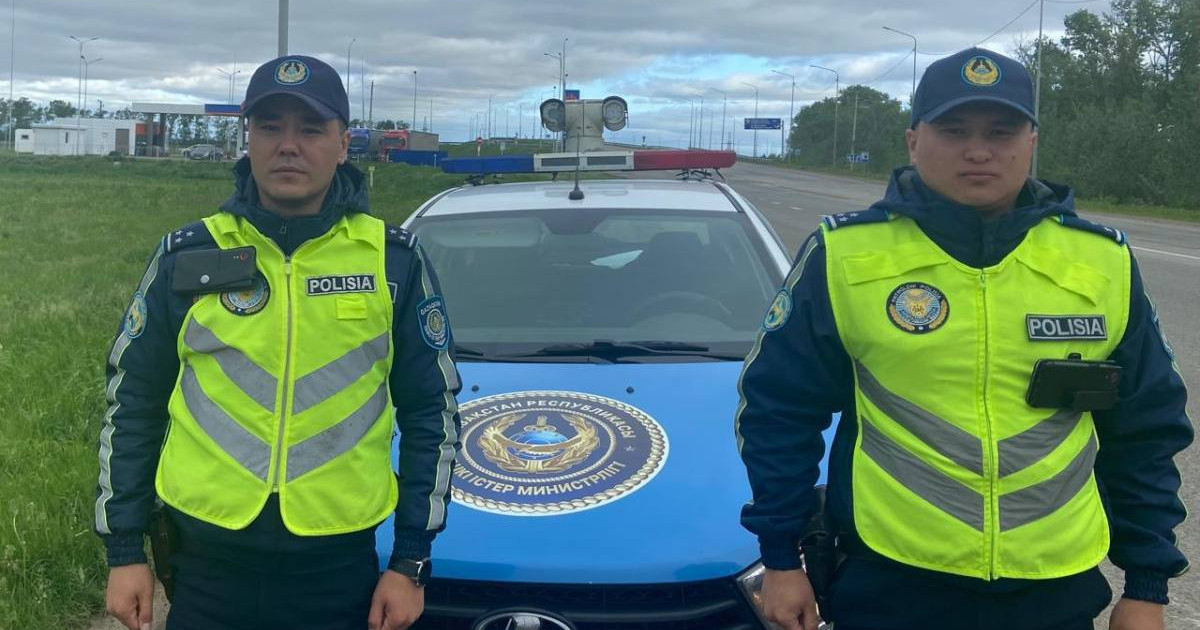 Полицейлер бүтін бір отбасын  өрттен құтқарды