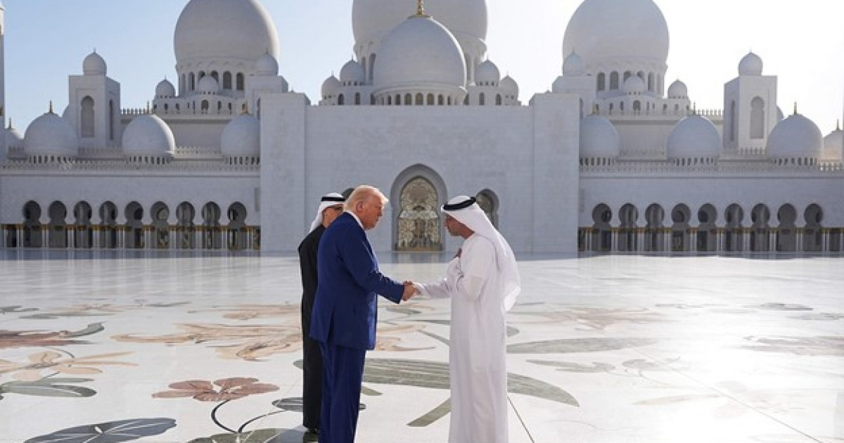 Президент Дональд Трамп бірінші рет мешітке кірді