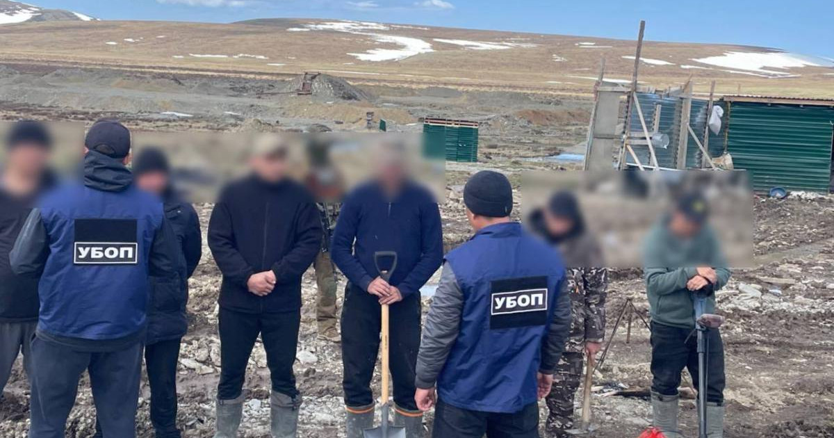 Шығыс Қазақстанда арнайы техникамен заңсыз алтын өндірген қылмыстық топ ұсталды (видео)