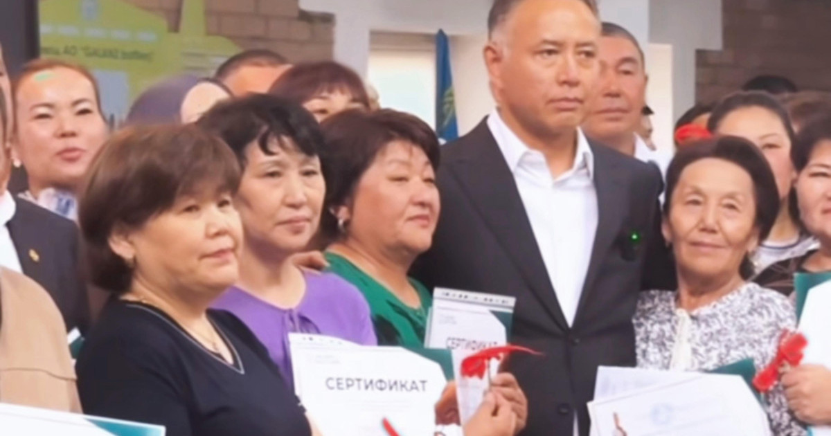 Тұрсын Алагөзов 100 адамға пәтер сыйлады